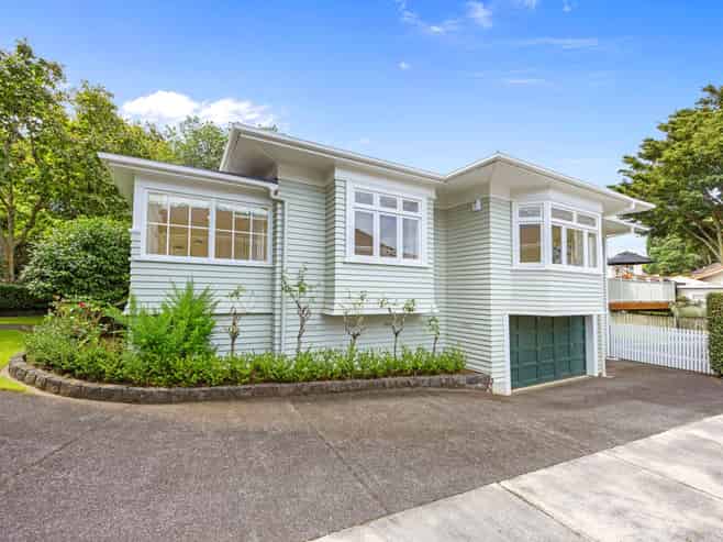 5 Crescent Road, Epsom