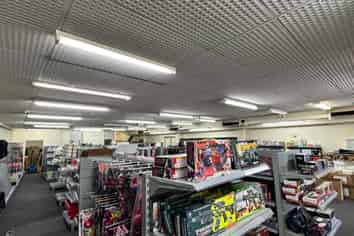 Retail Premises in the Heart of Glen Eden