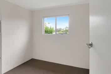 11/15 Queen Mary Avenue, New Lynn