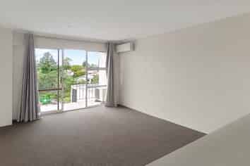 11/15 Queen Mary Avenue, New Lynn