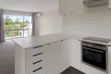 11/15 Queen Mary Avenue, New Lynn