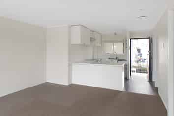 11/15 Queen Mary Avenue, New Lynn