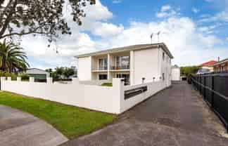 11/15 Queen Mary Avenue, New Lynn
