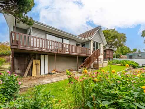 1A Raymond Street, West End