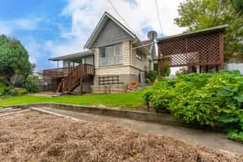 1A Raymond Street, West End