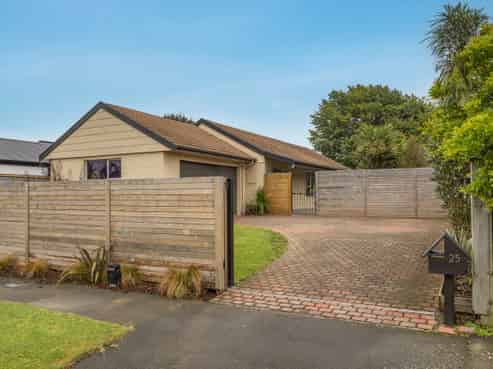 25 Dunbarton Street, Redwood