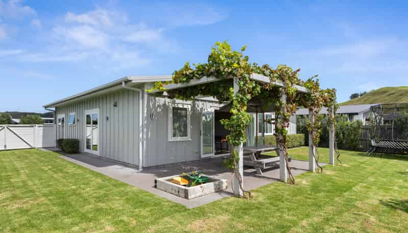 12 Tuamotu Park, Wainui