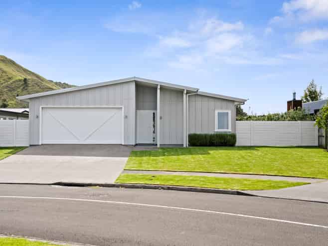 12 Tuamotu Park, Wainui