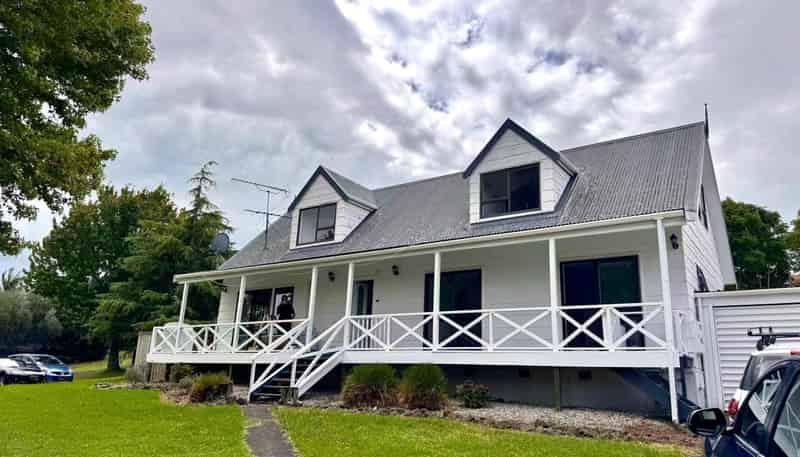 34 Orinda Close, Botany Downs