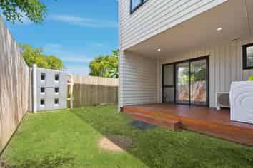 7/3 Royal View Road, Te Atatu South