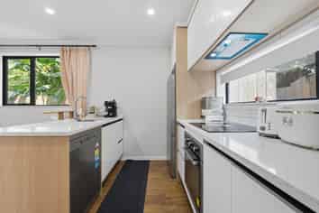 7/3 Royal View Road, Te Atatu South