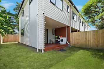 7/3 Royal View Road, Te Atatu South