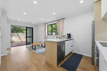 7/3 Royal View Road, Te Atatu South