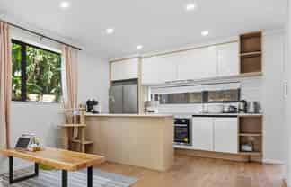 7/3 Royal View Road, Te Atatu South