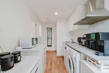 30 Barrie Crescent, Silverdale