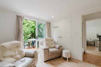 30 Barrie Crescent, Silverdale