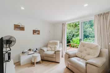 30 Barrie Crescent, Silverdale