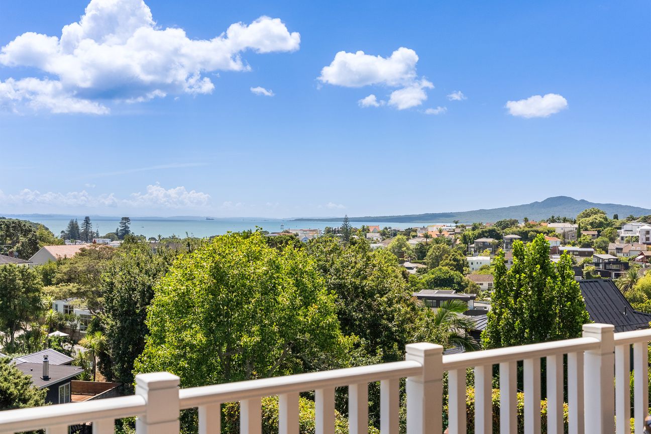 Premium Location, Stunning Views & Serious Value – pohled 2