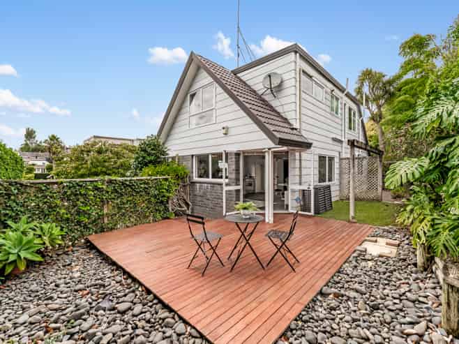 2/38 Rukutai Street, Orakei