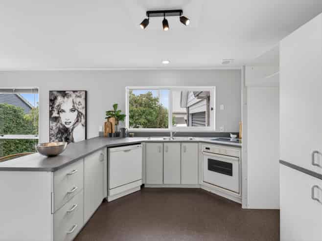 2/38 Rukutai Street, Orakei