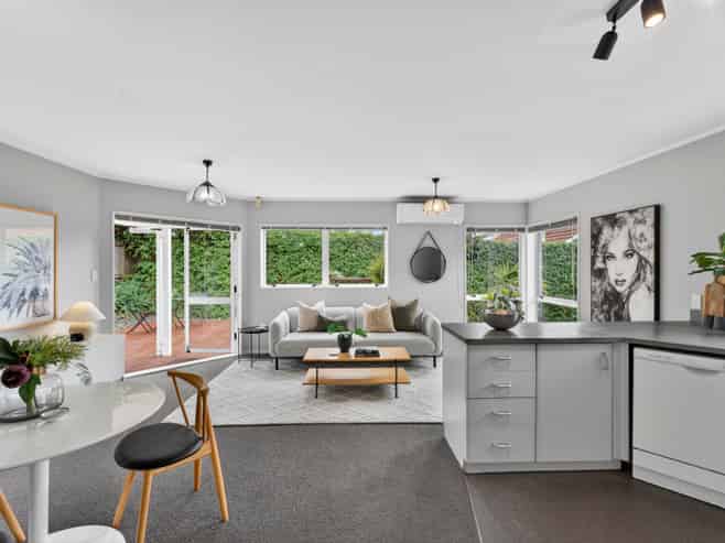 2/38 Rukutai Street, Orakei