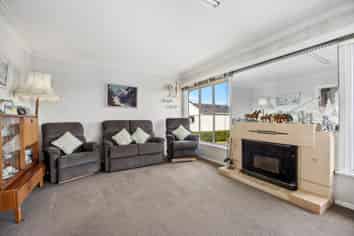 38 Hobsonville Road, West Harbour