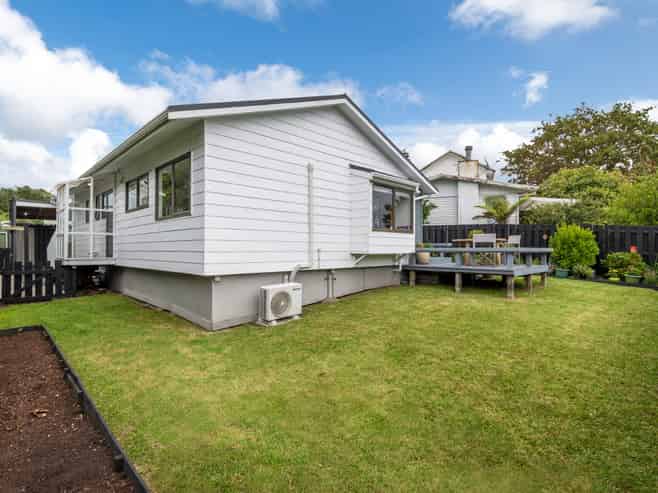 9A Teal Crescent, Beach Haven