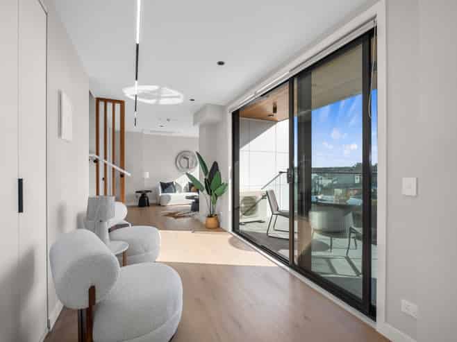 10/12 Burns Avenue, Takapuna