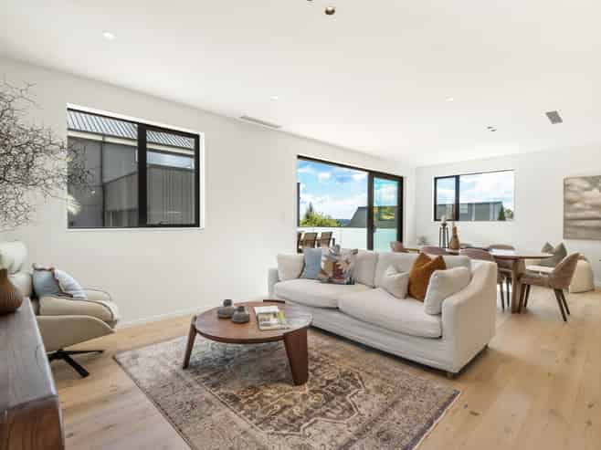 8A Serrata Place, Browns Bay