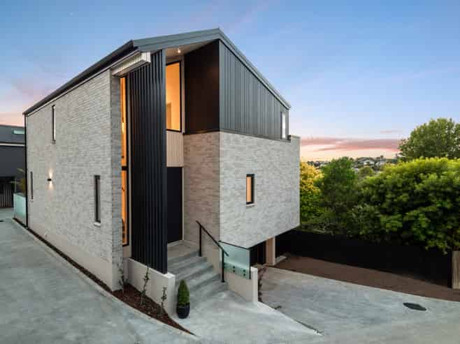 8A Serrata Place, Browns Bay