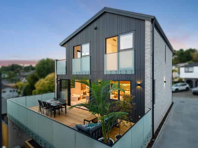 8A Serrata Place, Browns Bay