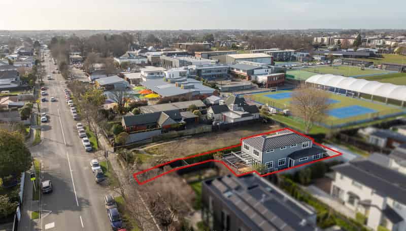 42 Normans Road, Strowan