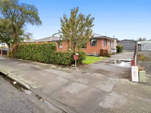 20 Creek Road, Allenton