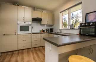 35 Churchill Avenue, Allenton