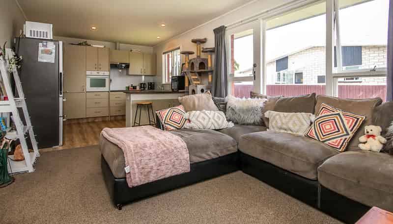 35 Churchill Avenue, Allenton