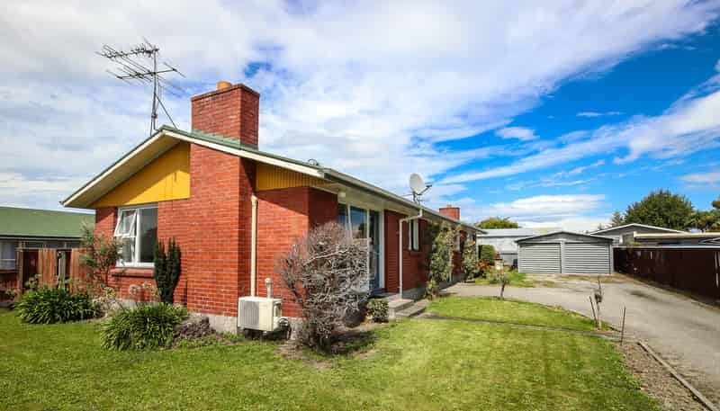 35 Churchill Avenue, Allenton
