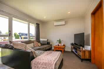 35 Churchill Avenue, Allenton