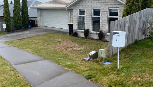 20 Fairfax Crescent, Pyes Pa