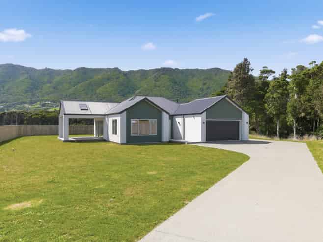 7 Pihoihoi Close, Waikanae