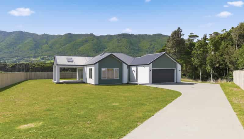 7 Pihoihoi Close, Waikanae