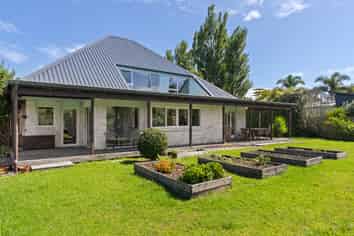 55 Lloyd George Road, Wainui