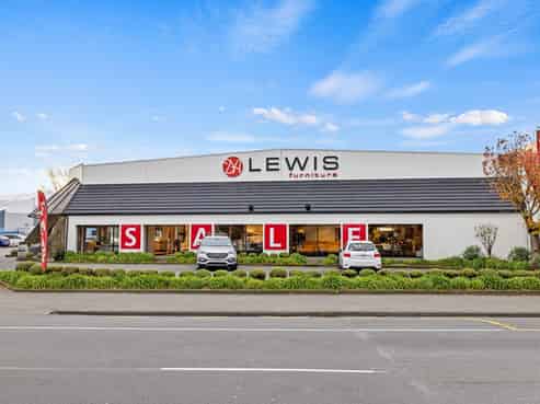 High Profile Showroom/Warehouse - Vacant Possession 