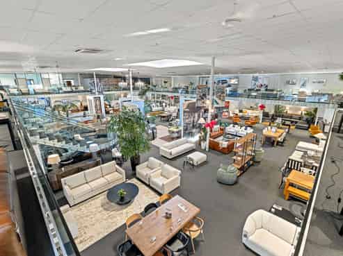 High Profile Showroom/Warehouse - Vacant Possession 