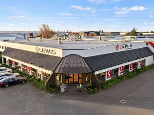 High Profile Showroom/Warehouse - Vacant Possession 