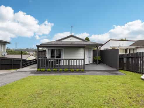 55 Triangle Road, Massey