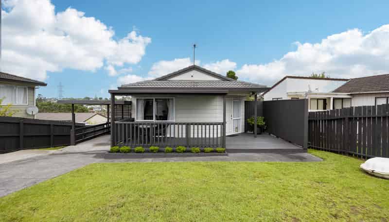 55 Triangle Road, Massey