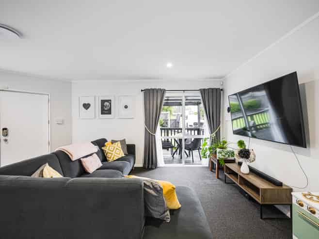 55 Triangle Road, Massey