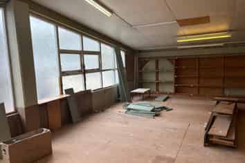 Iconic retail close to Q'gate with parks