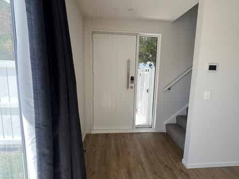 8/24 Dampier Street, Woolston