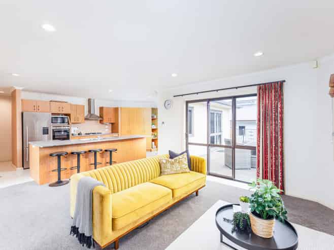 73 St James Drive, Huntington